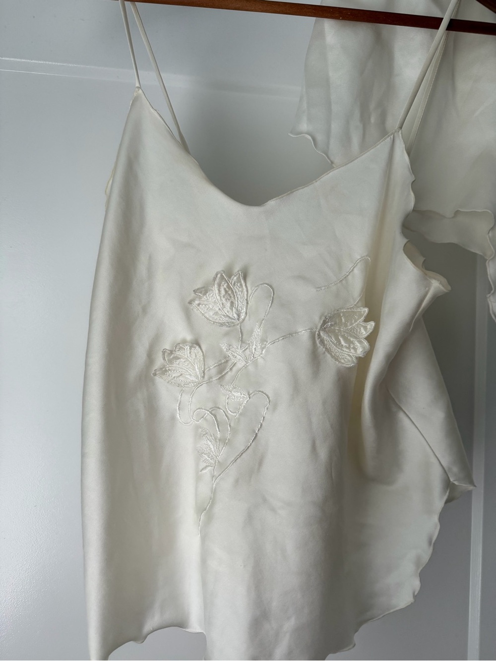 Silk-Feel Ivory Pajamas Set with Floral Embroidery